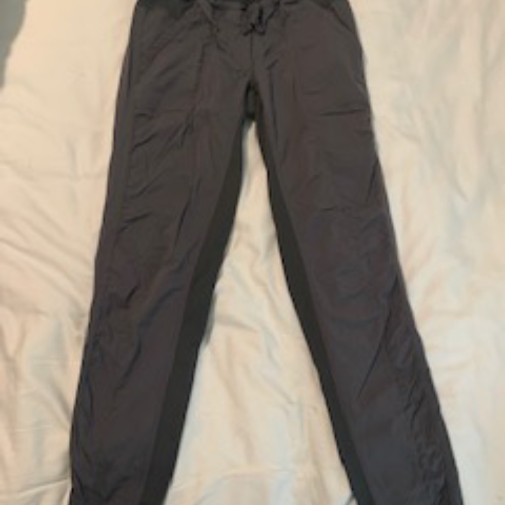 Lululemon 7/8 Pant: Size 4: Grey